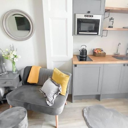 The Hideaway Apartment Folkestone Bagian luar foto